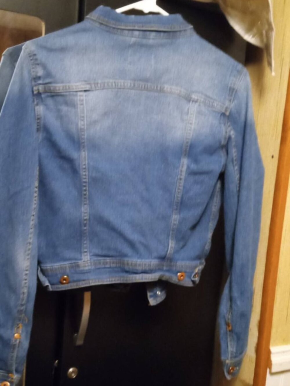 love tree denim jean jacket medium short 18inches length - Picture 3 of 3